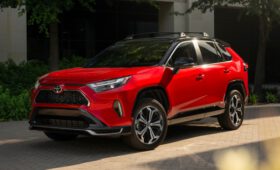 Toyota лишила подключаемые гибриды Prius и RAV4 «фамилии» Prime